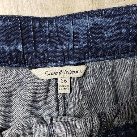 Calvin Klein Jeans Tulip Slit Side Wide Leg Shorts - Picture 4 of 8